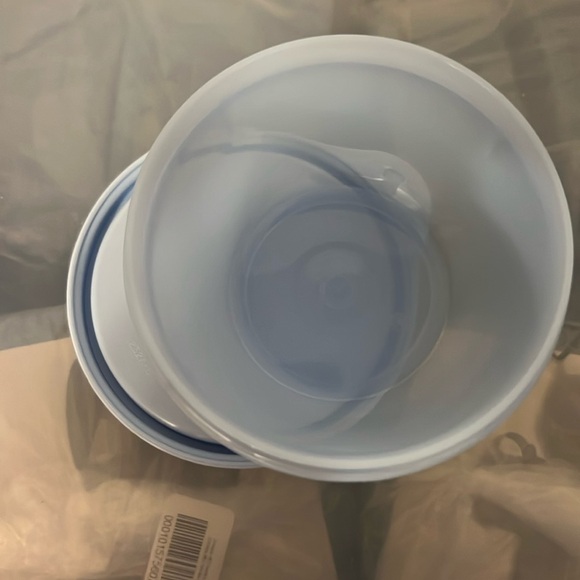 New from Tupperware Perfect lunchbox food storage container - Picture 5 of 7